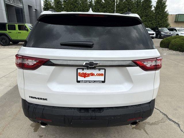 Photo of 2021 Iridescent Pearl Tricoat Chevrolet Traverse