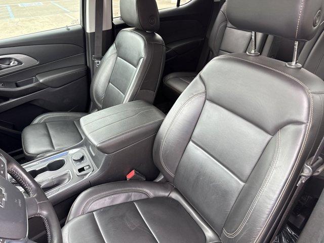 Photo of 2021 Iridescent Pearl Tricoat Chevrolet Traverse
