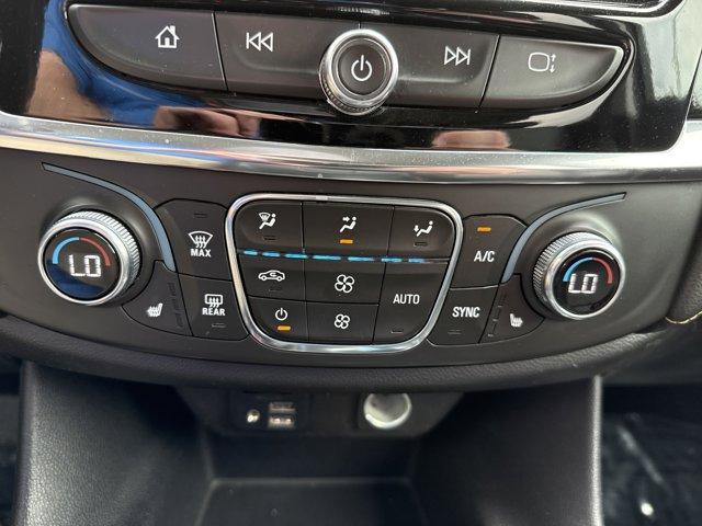 Photo of 2021 Iridescent Pearl Tricoat Chevrolet Traverse