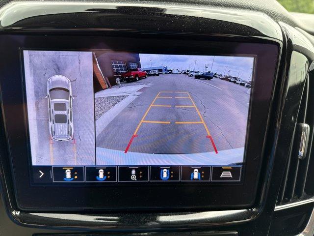 Photo of 2021 Iridescent Pearl Tricoat Chevrolet Traverse