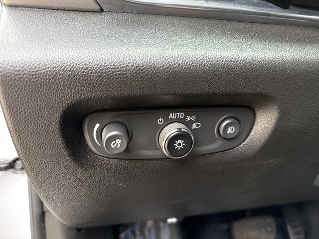 Photo of 2021 Iridescent Pearl Tricoat Chevrolet Traverse