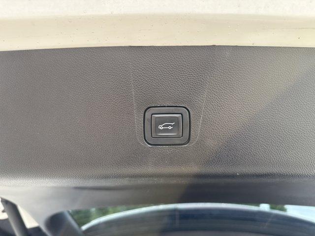 Photo of 2018 Summit White Chevrolet Traverse