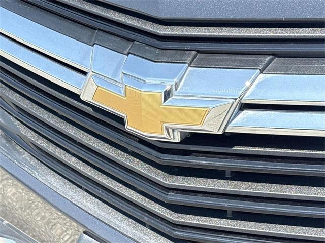 Photo of 2022 Iron Gray Metallic Chevrolet Equinox