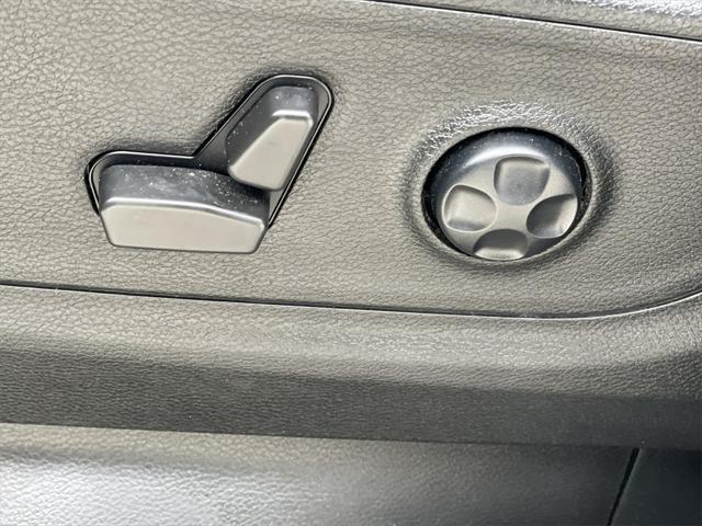 Photo of 2021 Diamond Black Crystal Pearlcoat RAM 1500