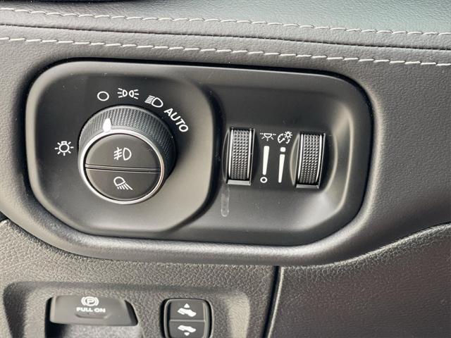 Photo of 2021 Diamond Black Crystal Pearlcoat RAM 1500