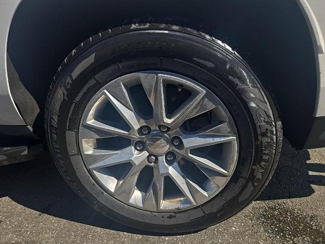 Photo of 2023 Summit White Chevrolet Suburban