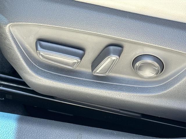 Photo of 2018 Wind Chill Pearl Toyota Camry
