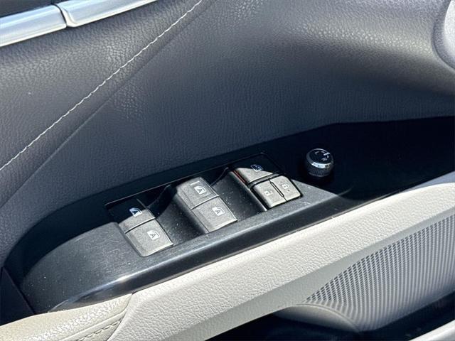 Photo of 2018 Wind Chill Pearl Toyota Camry