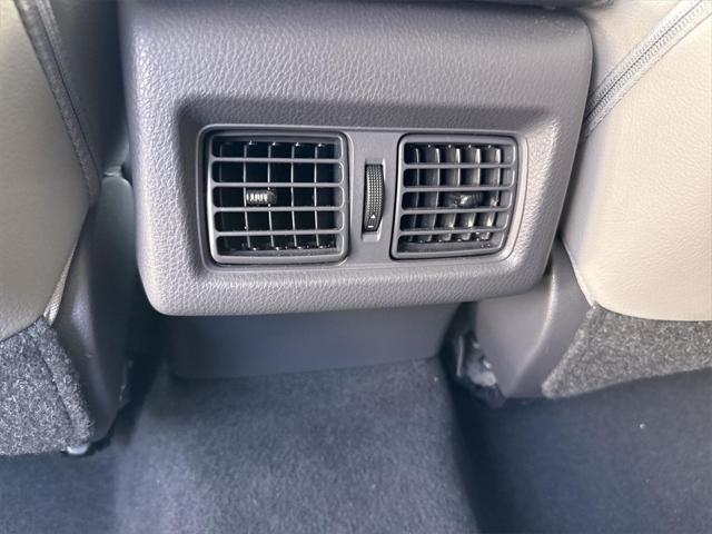 Photo of 2018 Wind Chill Pearl Toyota Camry
