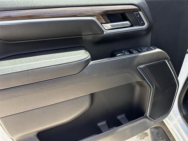 Photo of 2024 Summit White Chevrolet Silverado 2500
