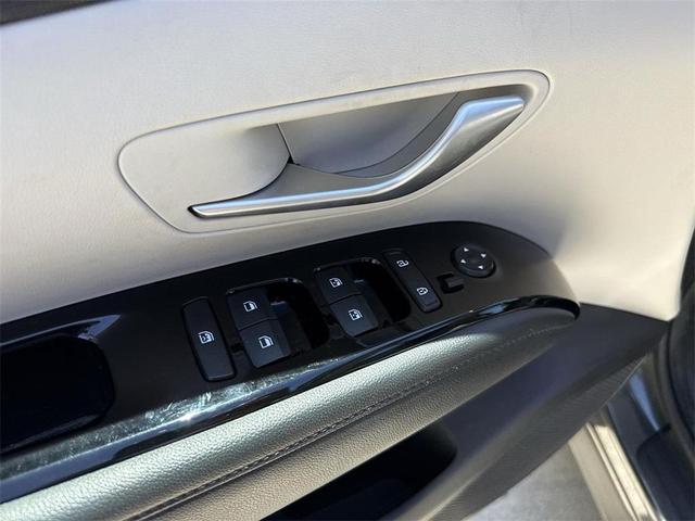Photo of 2023 Amazon Gray Hyundai TUCSON Hybrid