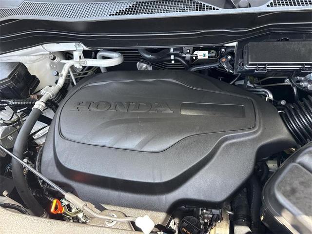 Photo of 2023 Platinum White Pearl Honda Ridgeline