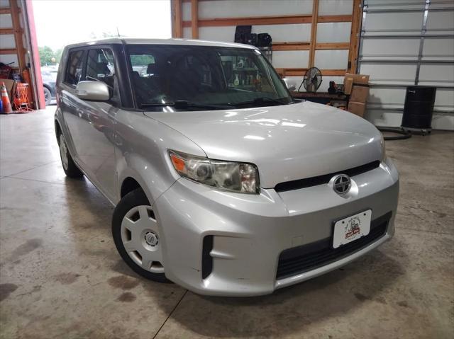 Photo of 2012 Classic Silver Metallic Scion xB
