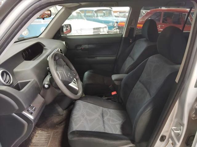 Photo of 2012 Classic Silver Metallic Scion xB