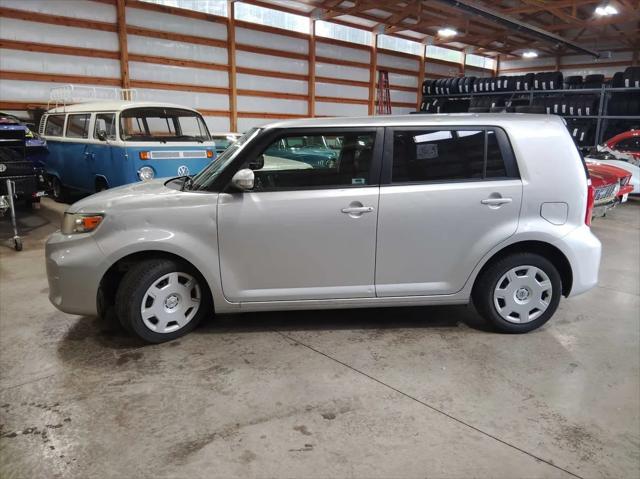 Photo of 2012 Classic Silver Metallic Scion xB