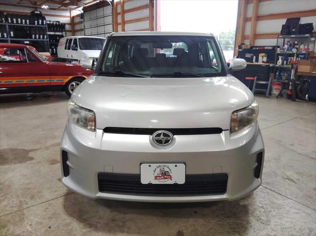 Photo of 2012 Classic Silver Metallic Scion xB