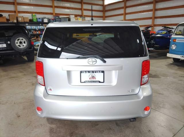 Photo of 2012 Classic Silver Metallic Scion xB