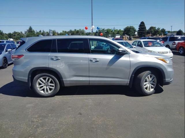 Photo of 2016 Silver Sky Metallic Toyota Highlander