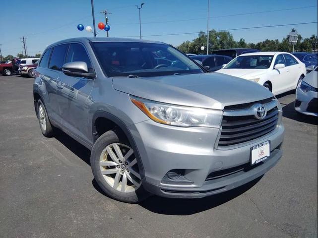Photo of 2016 Silver Sky Metallic Toyota Highlander
