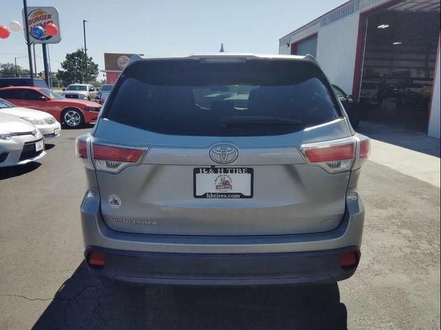 Photo of 2016 Silver Sky Metallic Toyota Highlander