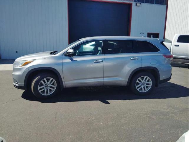 Photo of 2016 Silver Sky Metallic Toyota Highlander