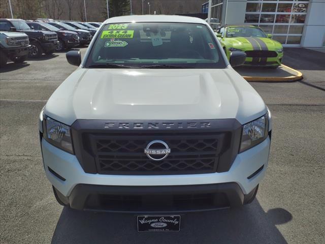 Photo of 2023 Glacier White Nissan Frontier
