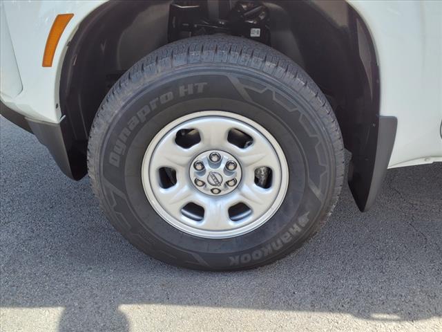 Photo of 2023 Glacier White Nissan Frontier