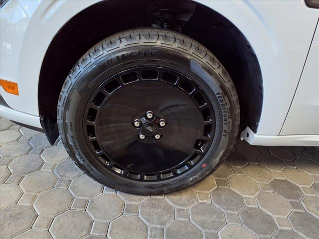 Photo of 2025 Oxford White Clearcoat Ford Maverick