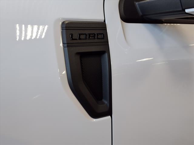 Photo of 2025 Oxford White Clearcoat Ford Maverick