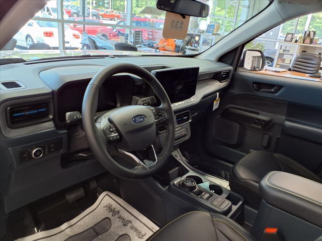 Photo of 2025 Oxford White Clearcoat Ford Maverick