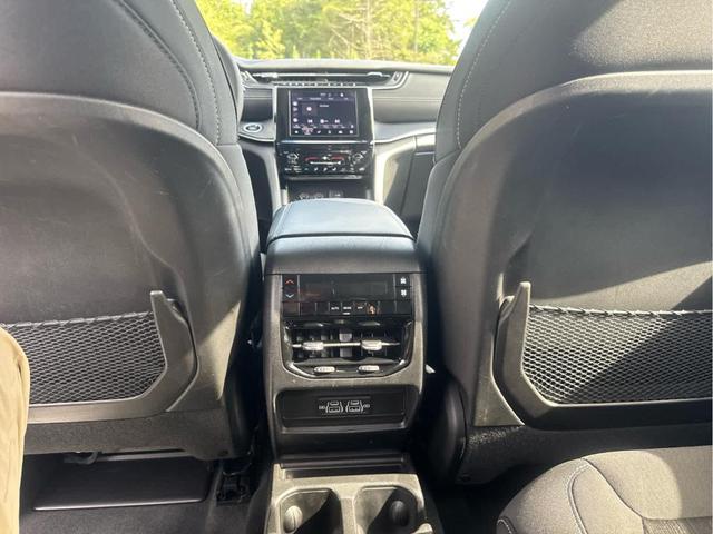 Photo of 2023 Diamond Black Jeep Grand Cherokee L