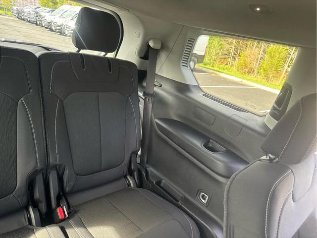 Photo of 2023 Diamond Black Jeep Grand Cherokee L