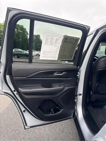 Photo of 2023 Silver Zynith Jeep Grand Cherokee