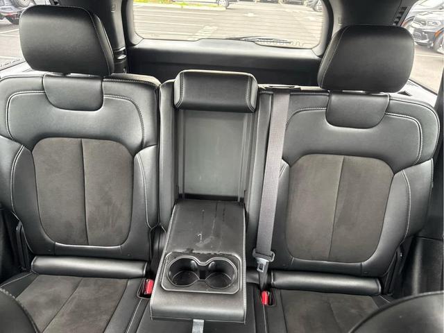 Photo of 2023 Silver Zynith Jeep Grand Cherokee