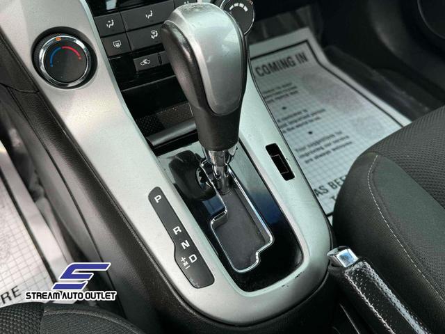 Photo of 2012 Silver Ice Metallic Chevrolet Cruze