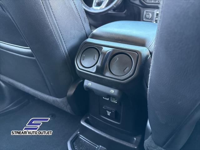 Photo of 2019 Bright White Clearcoat Jeep Wrangler Unlimited