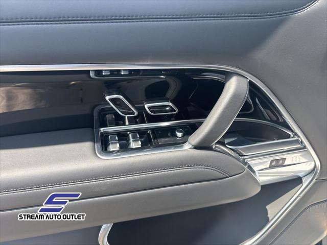 Photo of 2023 White Land Rover Range Rover