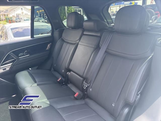 Photo of 2023 White Land Rover Range Rover