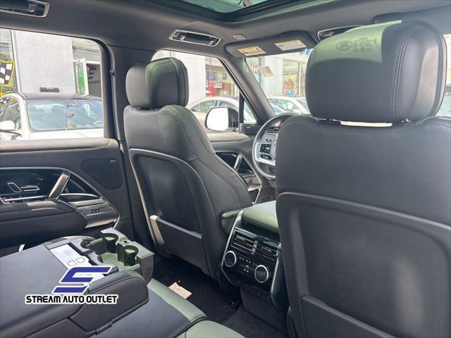 Photo of 2023 White Land Rover Range Rover