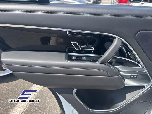 Photo of 2023 White Land Rover Range Rover