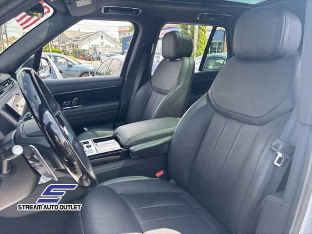 Photo of 2023 White Land Rover Range Rover