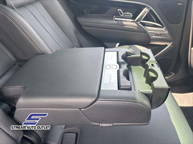 Photo of 2023 White Land Rover Range Rover