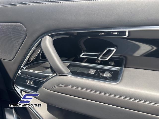 Photo of 2023 White Land Rover Range Rover