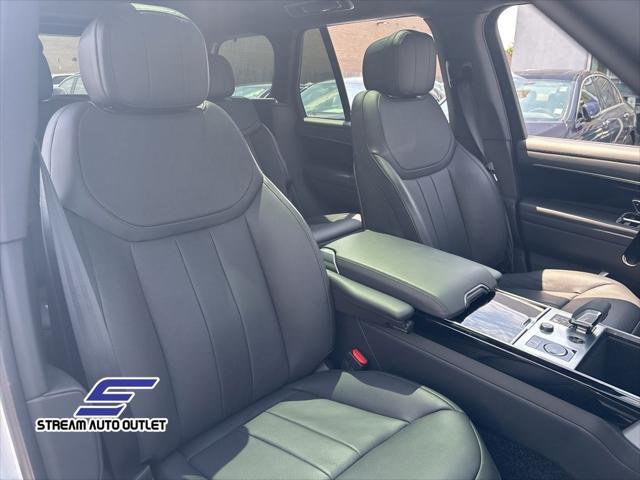 Photo of 2023 White Land Rover Range Rover