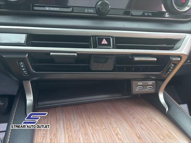 Photo of 2023 Eminent White Pearl Lexus RX 350