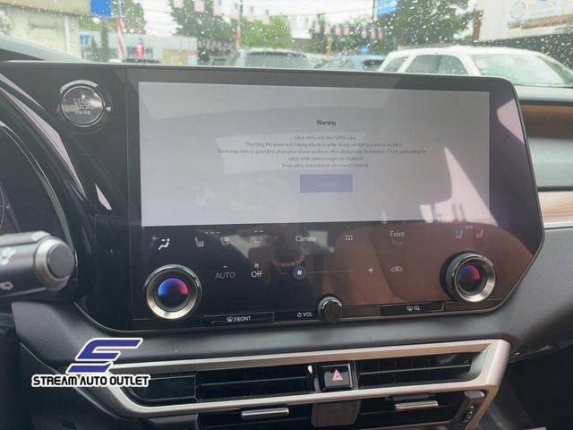 Photo of 2023 Eminent White Pearl Lexus RX 350