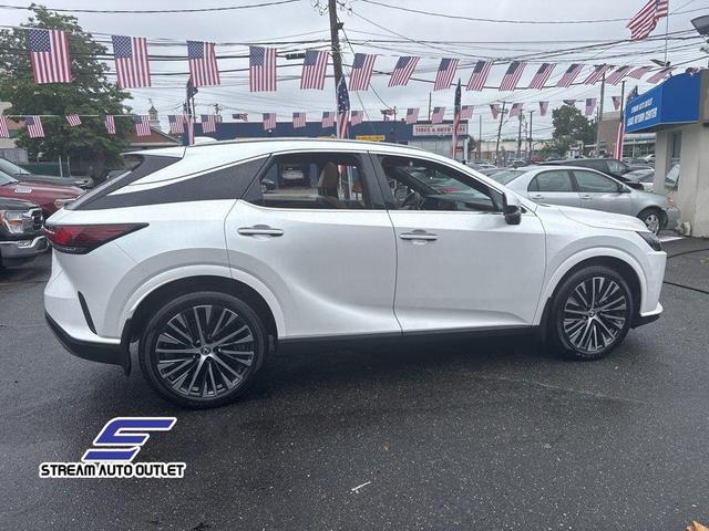 Photo of 2023 Eminent White Pearl Lexus RX 350