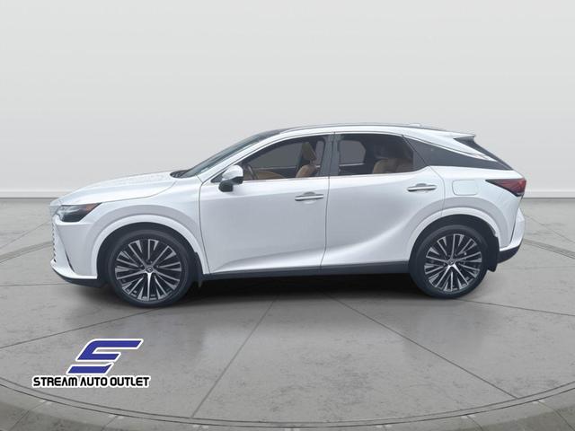 Photo of 2023 Eminent White Pearl Lexus RX 350