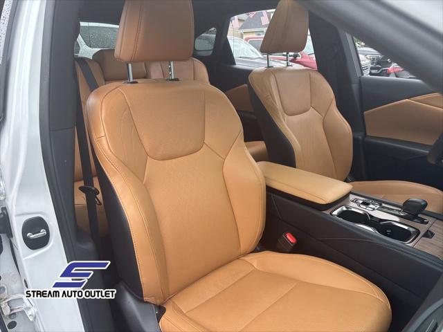 Photo of 2023 Eminent White Pearl Lexus RX 350