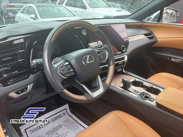 Photo of 2023 Eminent White Pearl Lexus RX 350